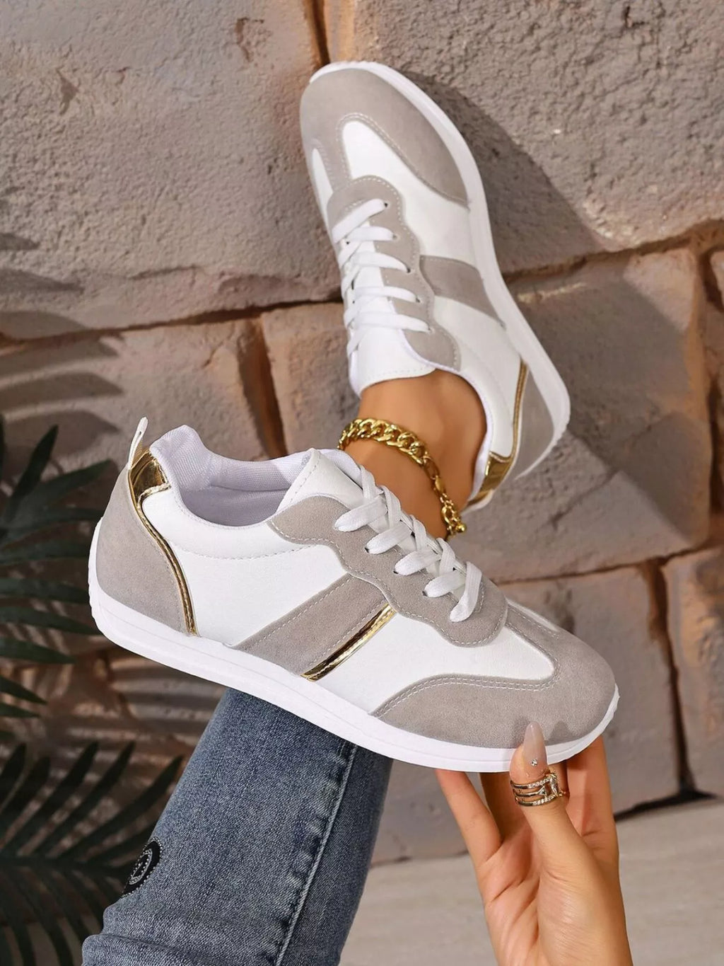 Sneaker mit runder Kappe zum Schnüren