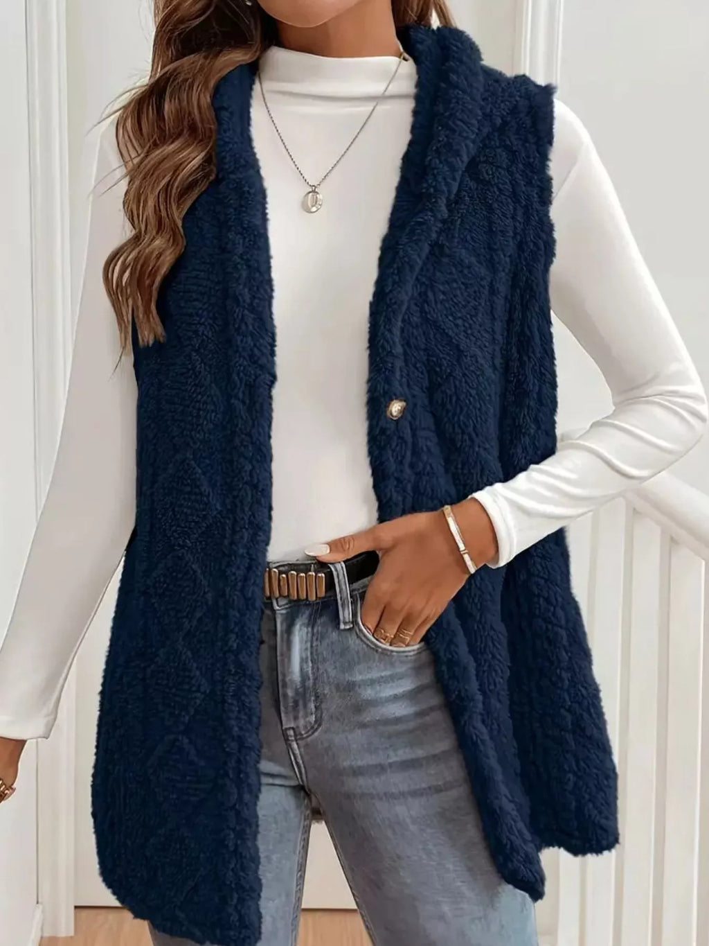 Manteau sans manches à capuche en sherpa boutonné