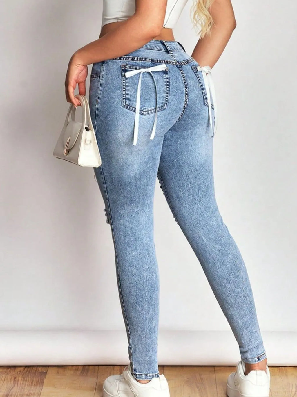 Distressed Skinny Jeans mit Schleife hinten