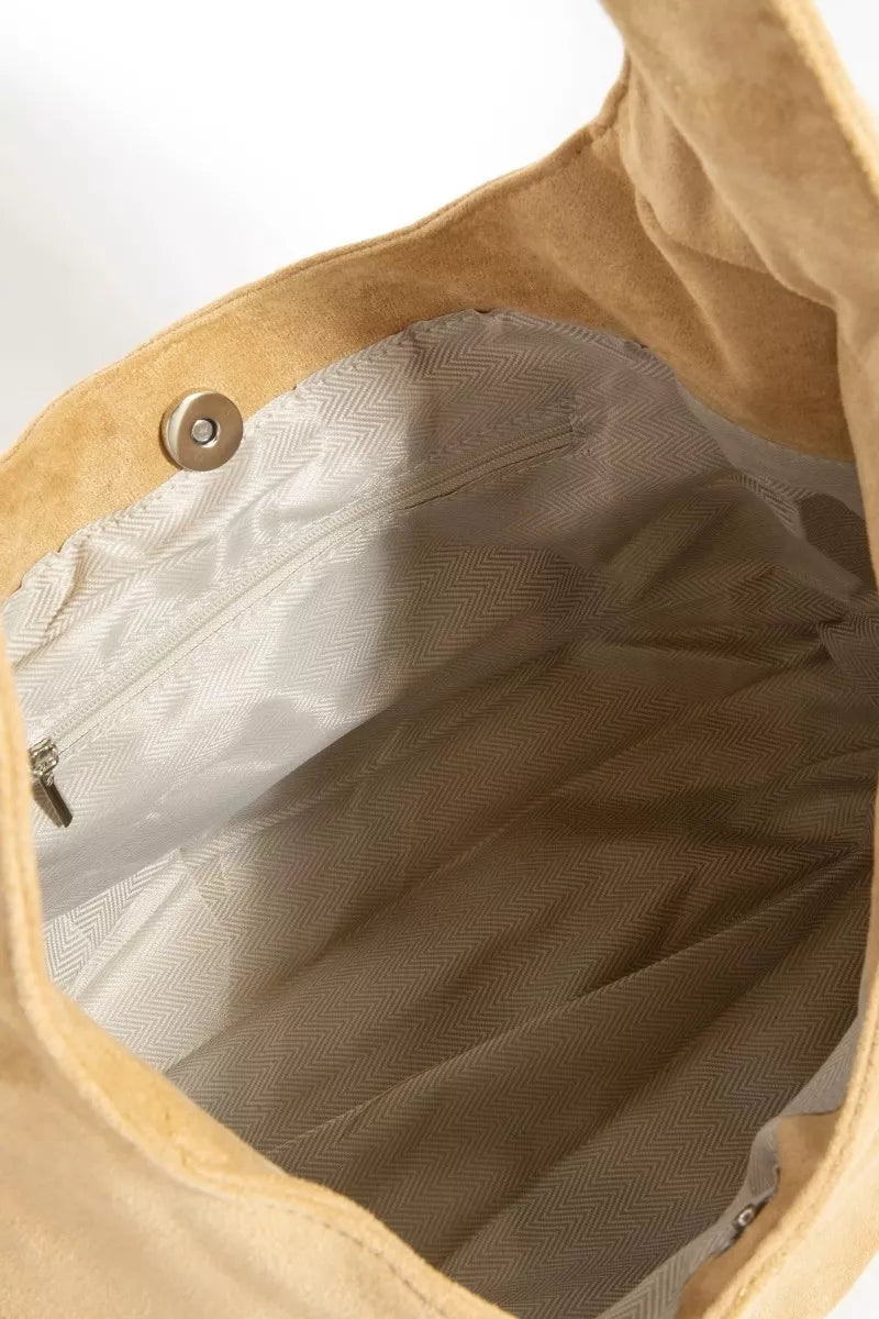 Fame Hobo-Bag aus Wildlederimitat mit Nietenbesatz