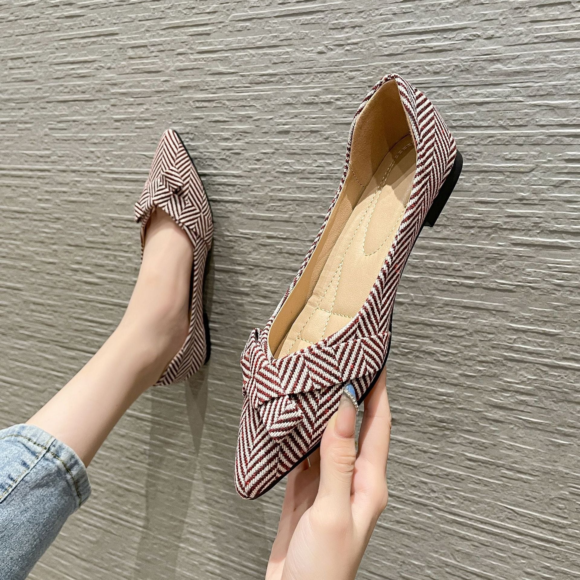Internet-berühmte Einzelschuhe, flache Oma-Schuhe, spitze flache Damenschuhe, weich besohlte, flache Damenschuhe