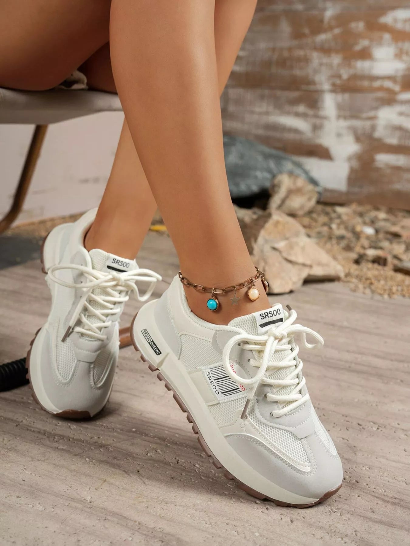 Sneaker mit runder Kappe zum Schnüren