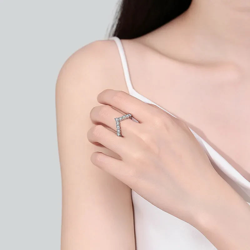 Bague en argent sterling 925 en forme de V avec moissanite