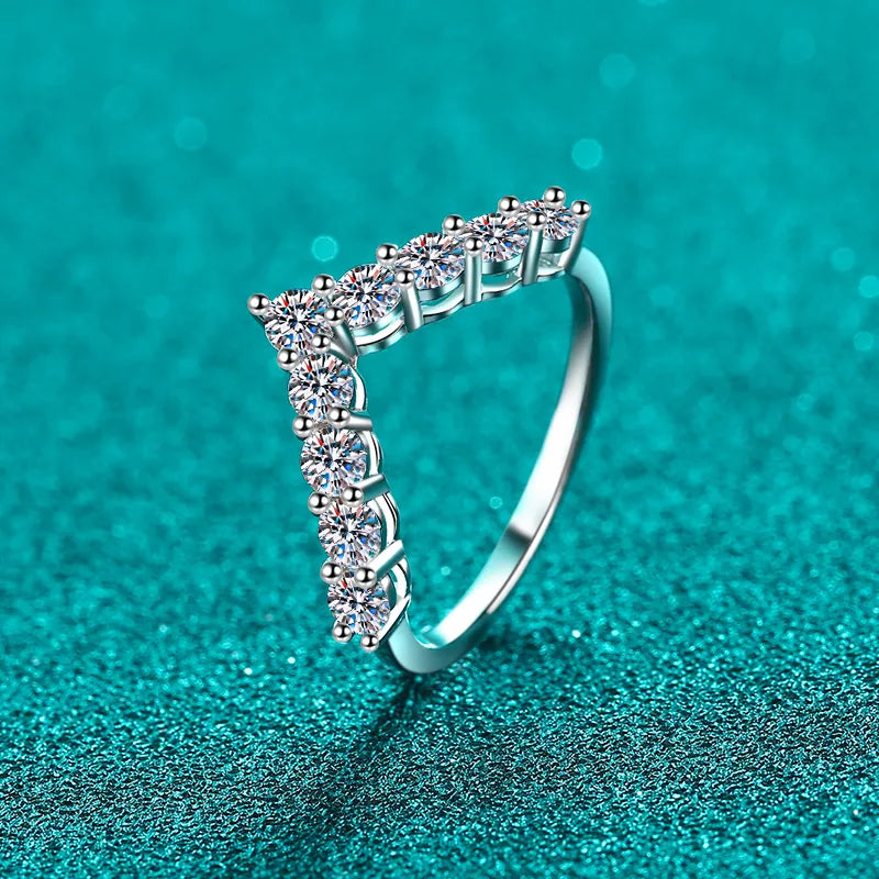 Bague en argent sterling 925 en forme de V avec moissanite
