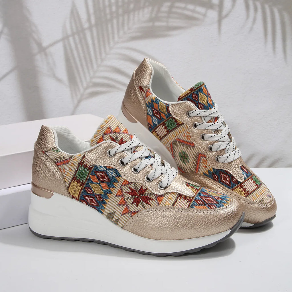 Geometrische Schnür-Keil-Sneakers