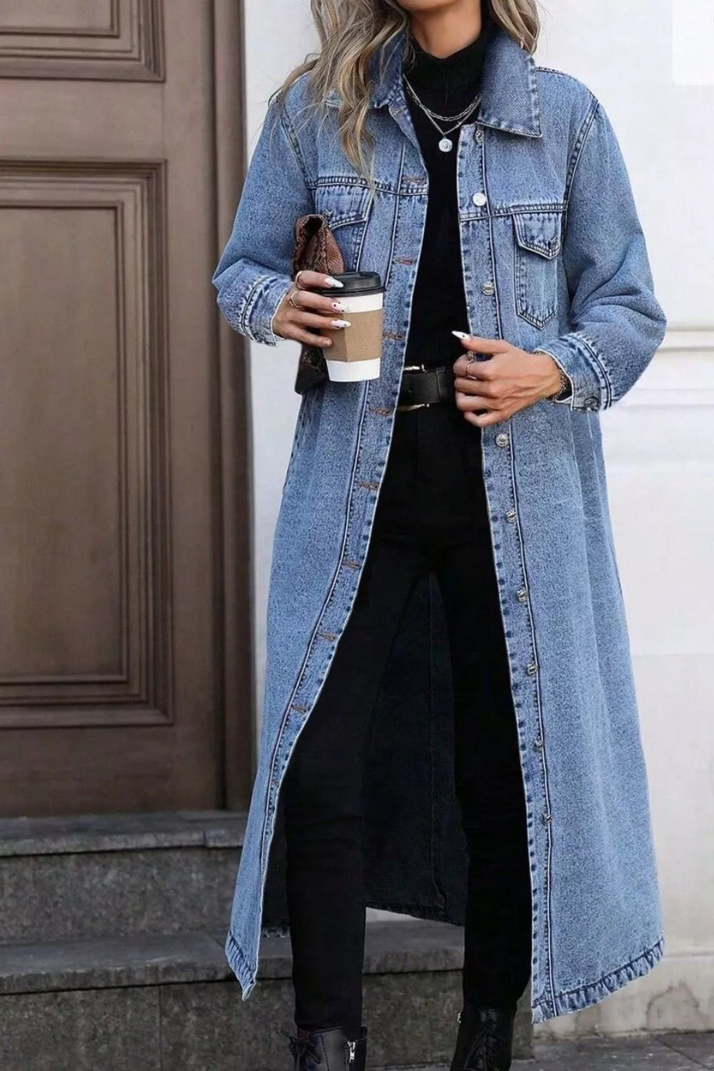 Lange Jeansjacke mit Knopfleiste