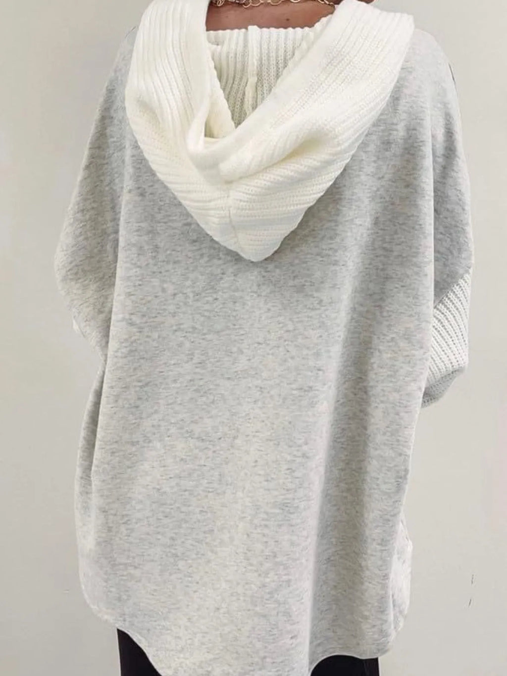 Sweat à capuche boutonné avec cordon de serrage