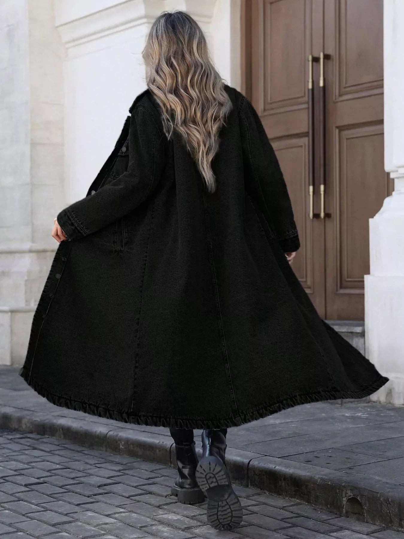 Lange Jeansjacke mit Knopfleiste