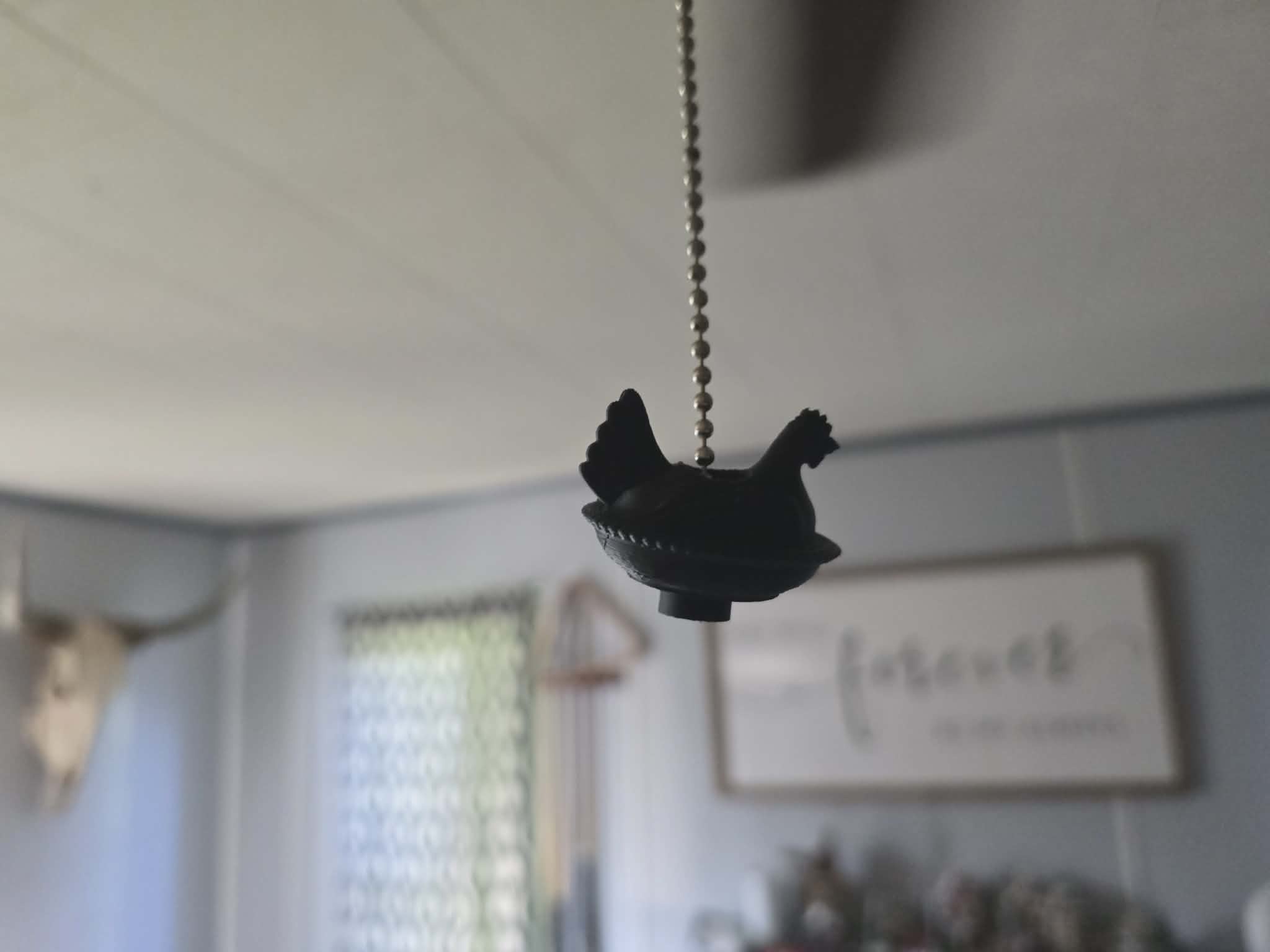 Poule dans un nid - Extrémités de chaînettes de ventilateur de plafond