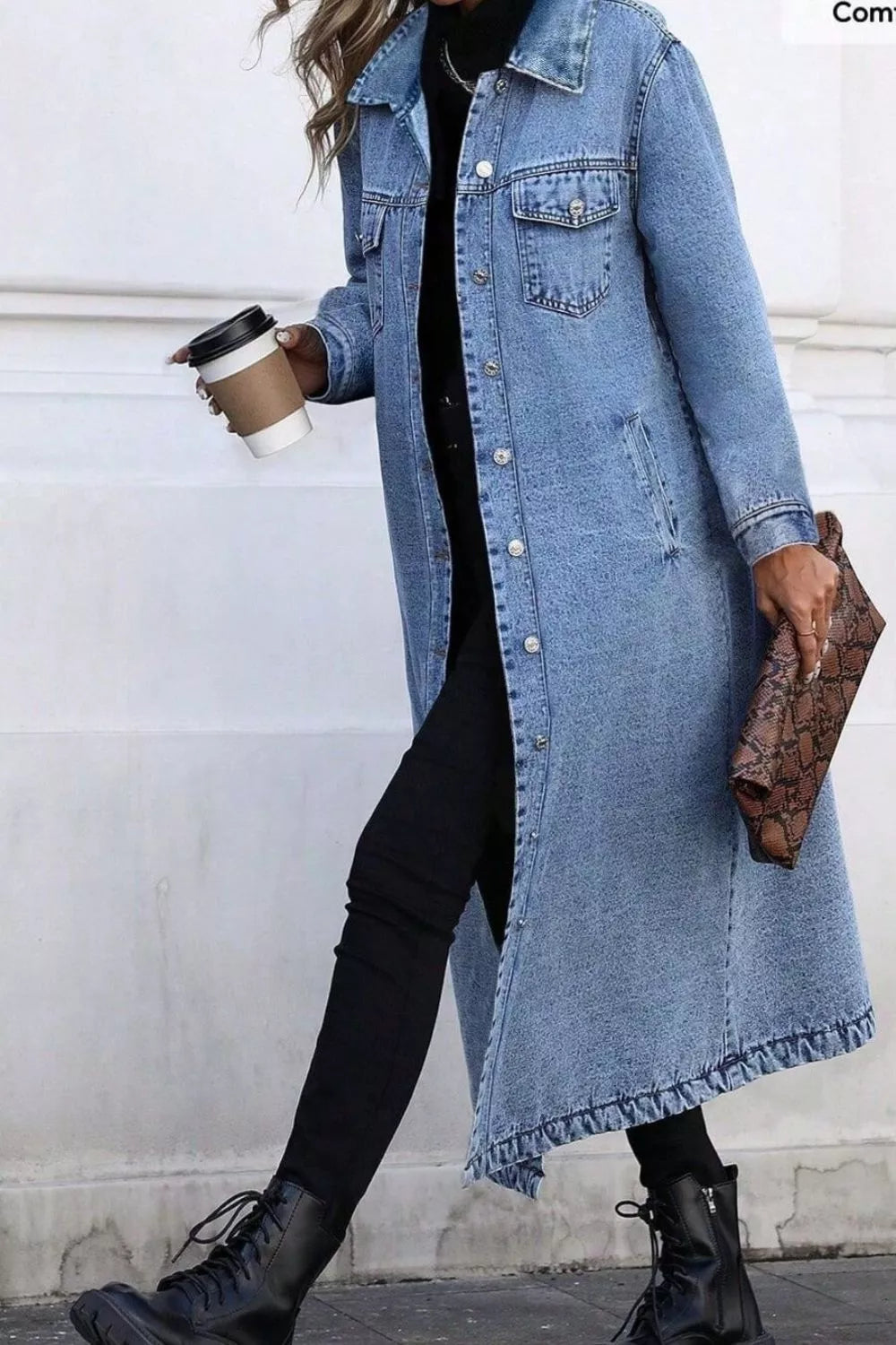 Lange Jeansjacke mit Knopfleiste