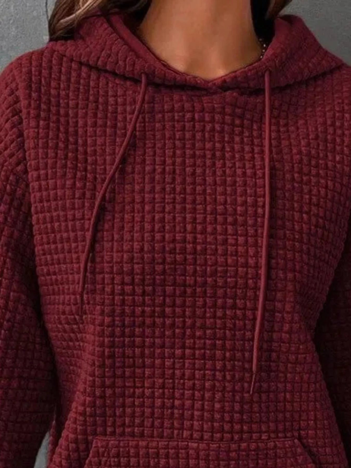 Texturierter Kangaroo-Taschen-Kapuzenpullover in großen Größen