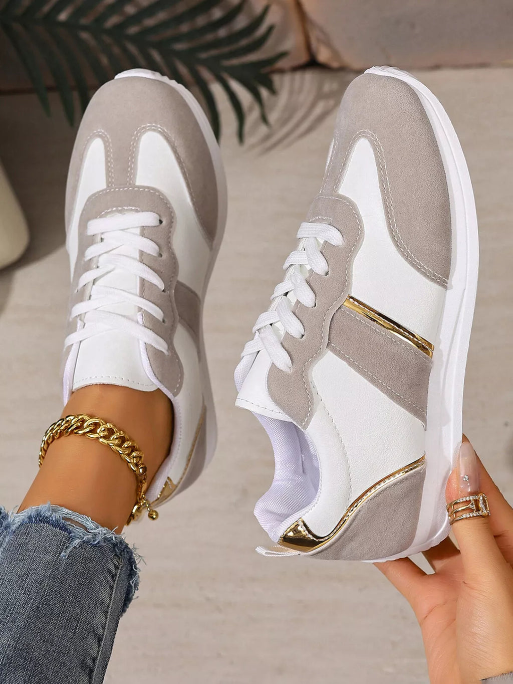 Sneaker mit runder Kappe zum Schnüren