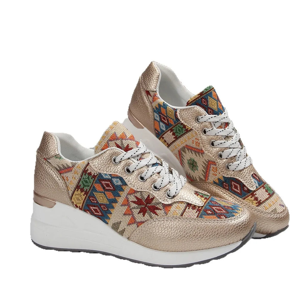 Geometrische Schnür-Keil-Sneakers
