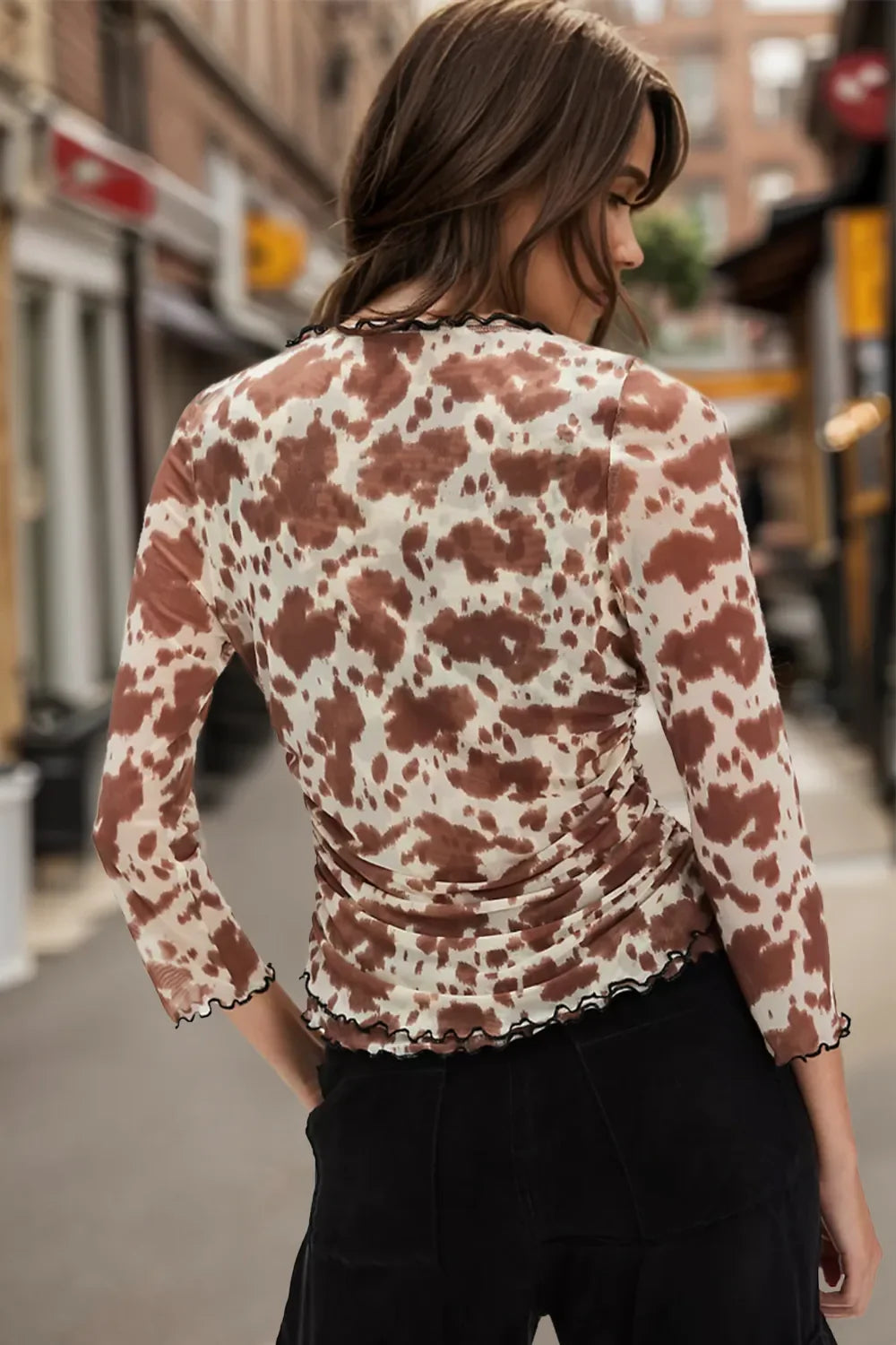 Oh Oberteil mit tiefem Ausschnitt, durchgehender Knopfleiste und Animal-Print