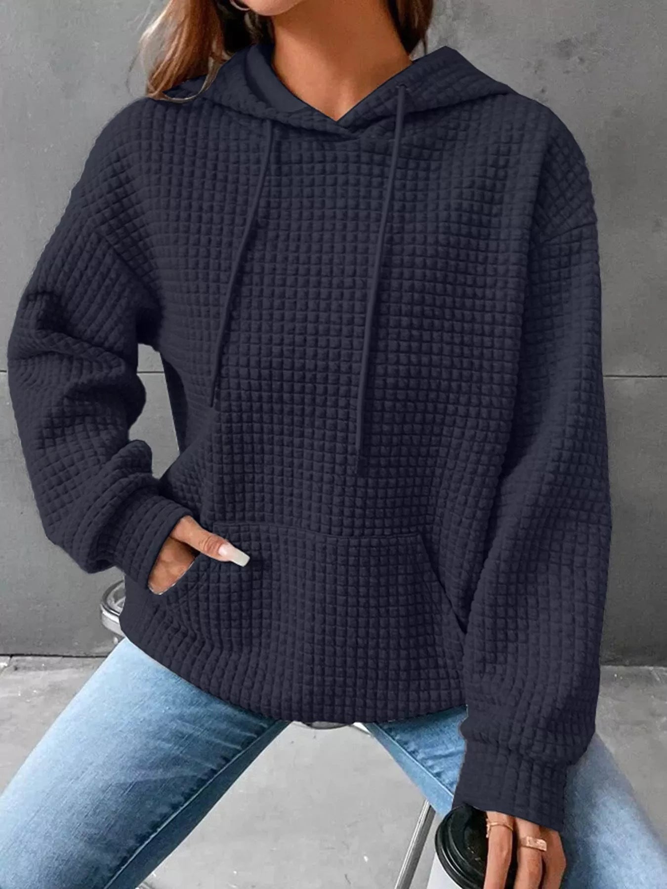 Texturierter Kangaroo-Taschen-Kapuzenpullover in großen Größen