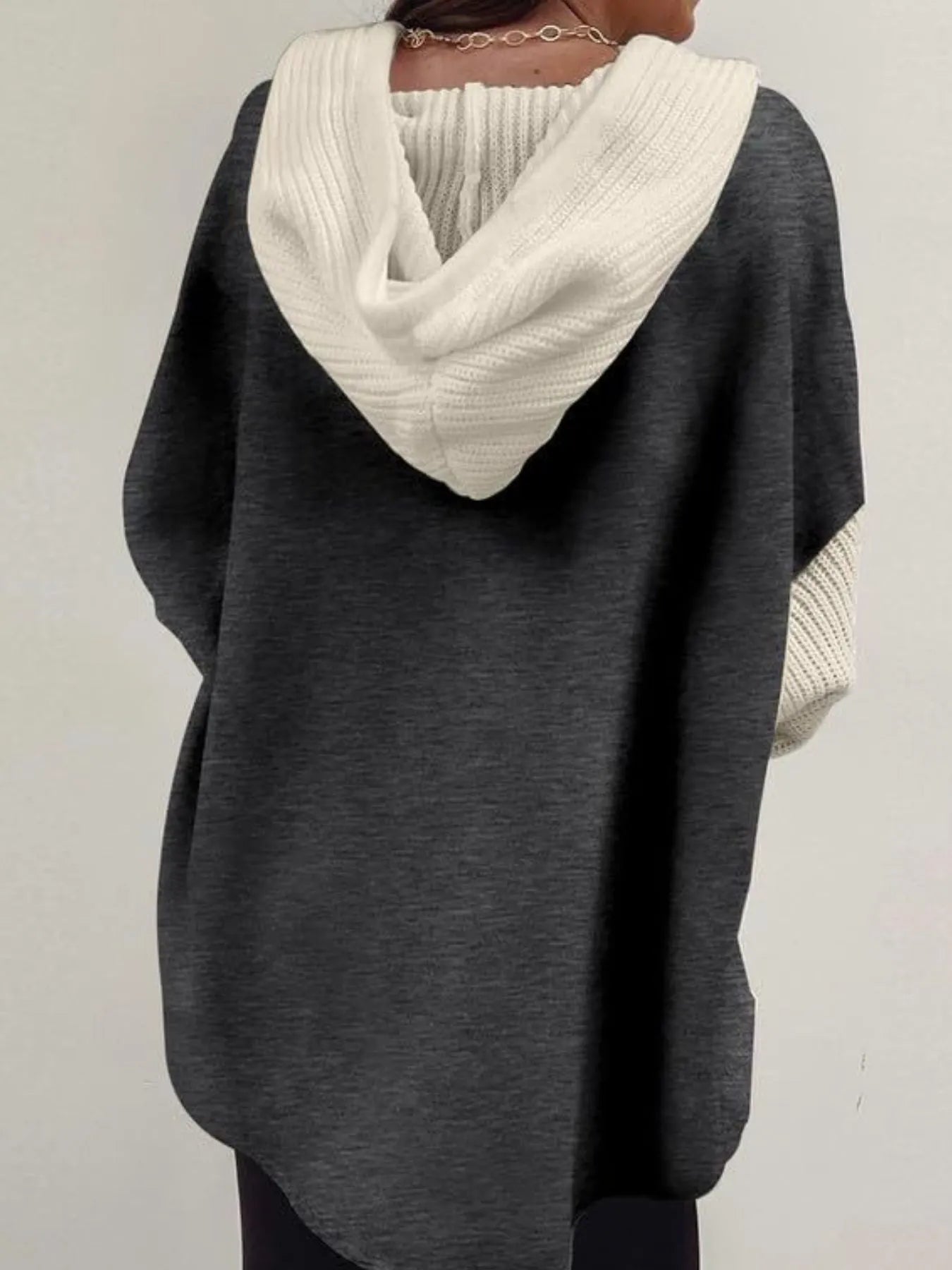 Sweat à capuche boutonné avec cordon de serrage