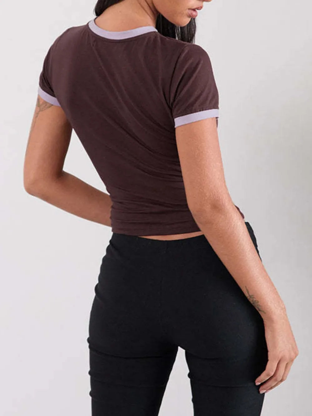 T-shirt à manches courtes et col rond avec motif lettre