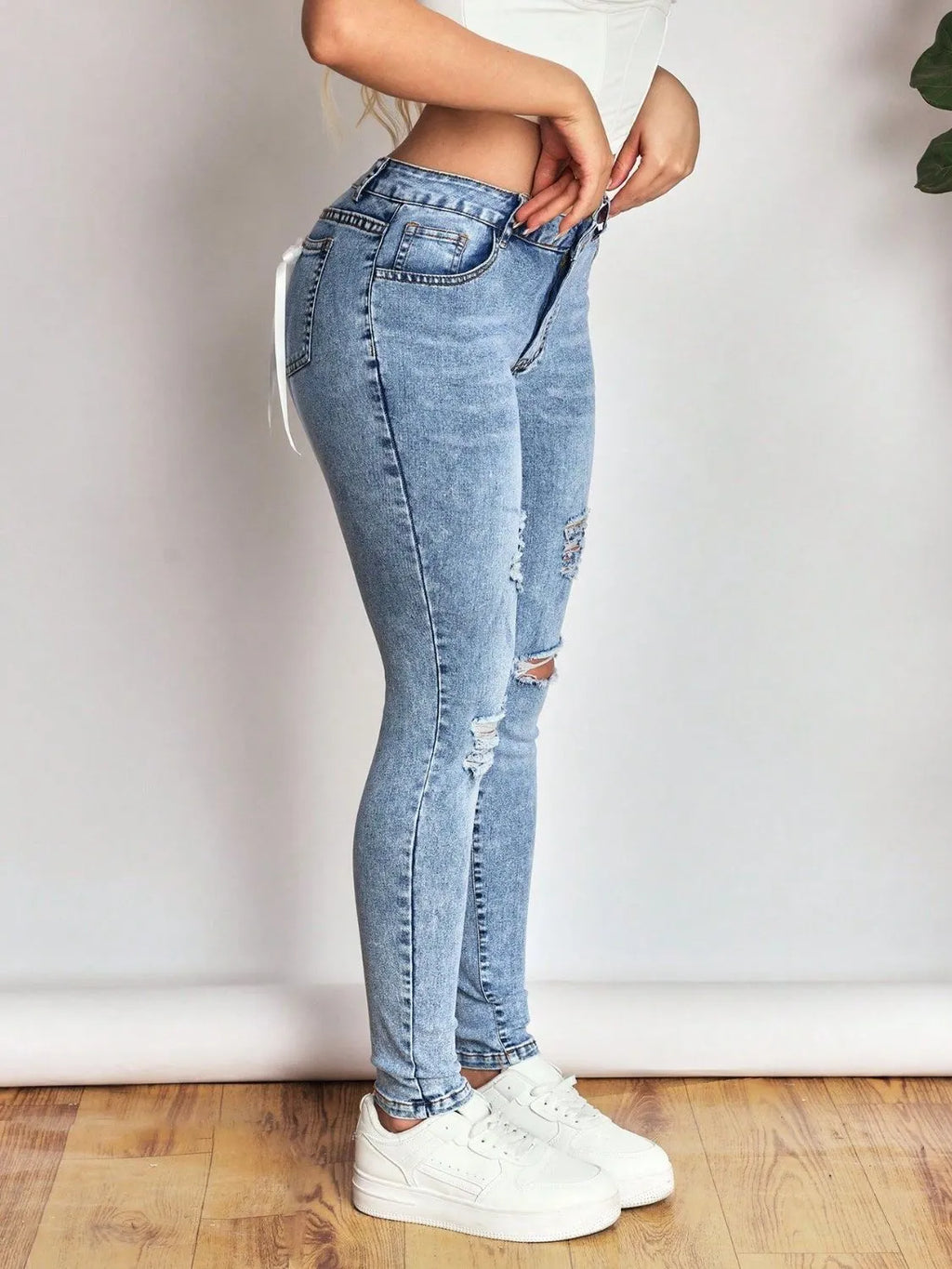 Distressed Skinny Jeans mit Schleife hinten