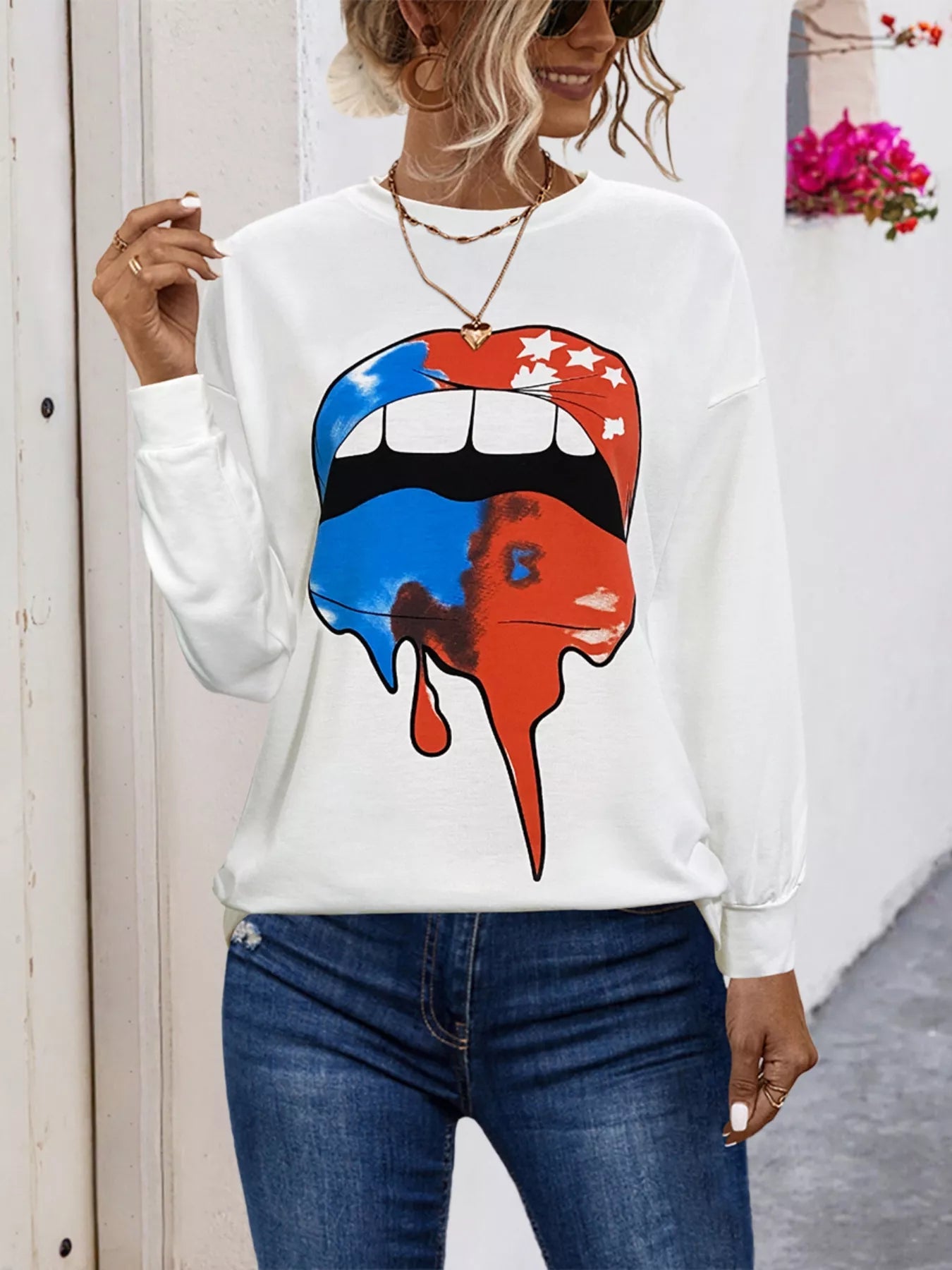 Grafisches T-Shirt mit Rundhalsausschnitt und überschnittenen Schultern