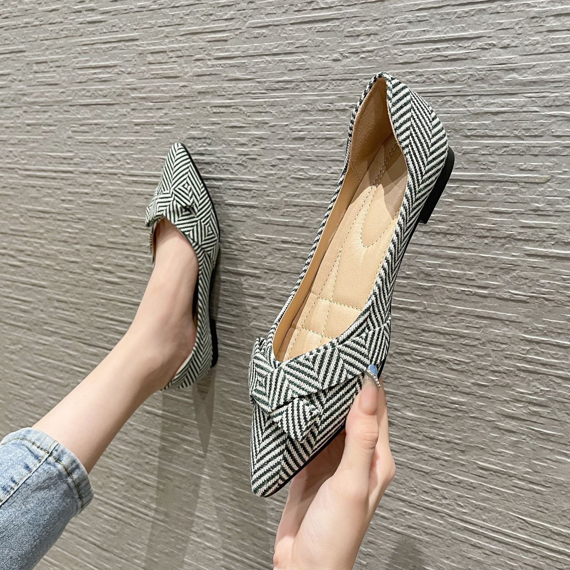 Internet-berühmte Einzelschuhe, flache Oma-Schuhe, spitze flache Damenschuhe, weich besohlte, flache Damenschuhe