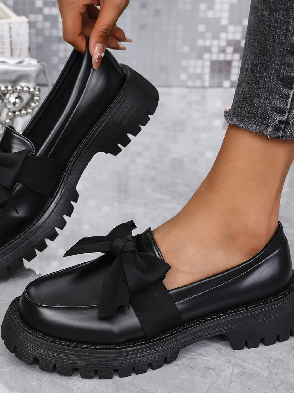 Mocassins à bout rond en similicuir avec nœud
