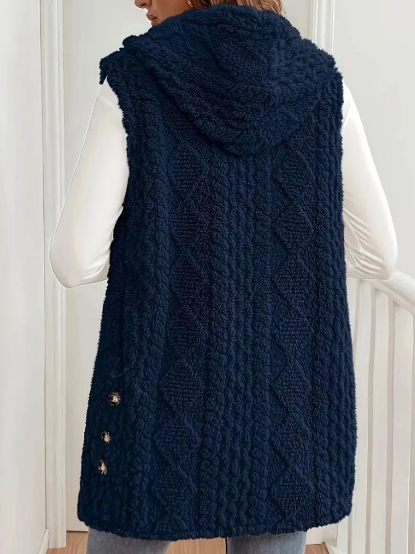 Manteau sans manches à capuche en sherpa boutonné