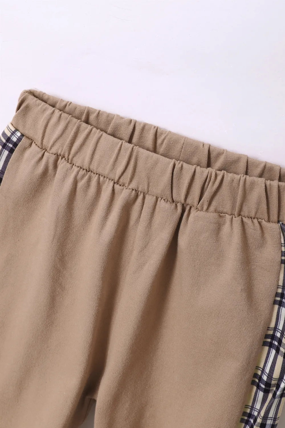 Kinder-Kapuzenpullover und -Hose im Schottenkaro-Set