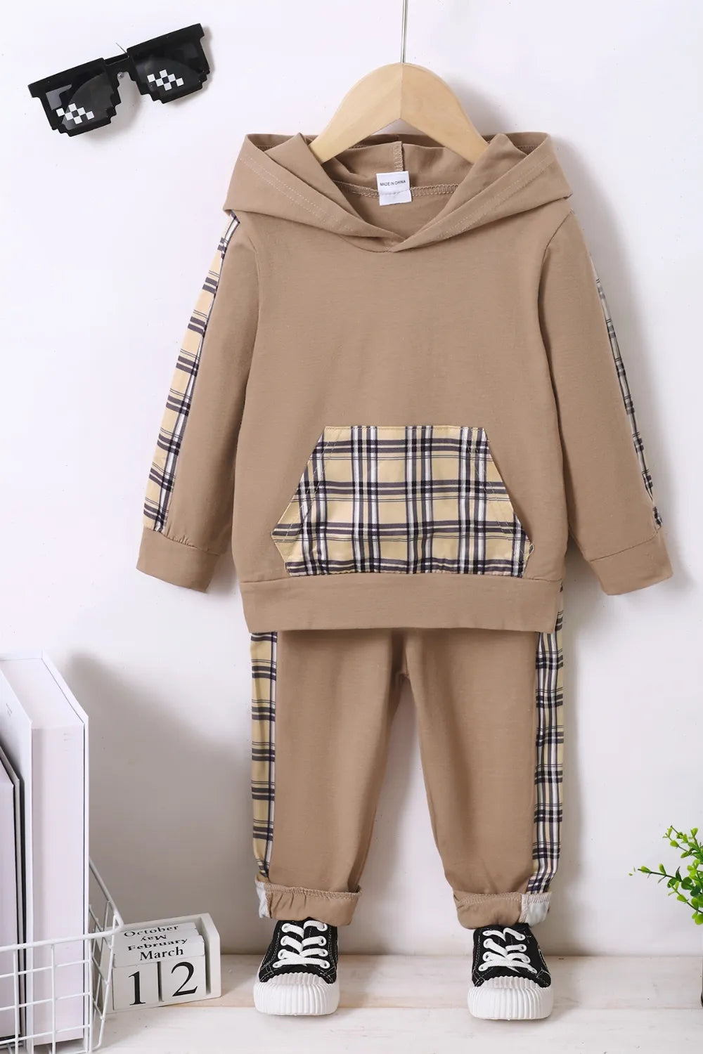 Kinder-Kapuzenpullover und -Hose im Schottenkaro-Set
