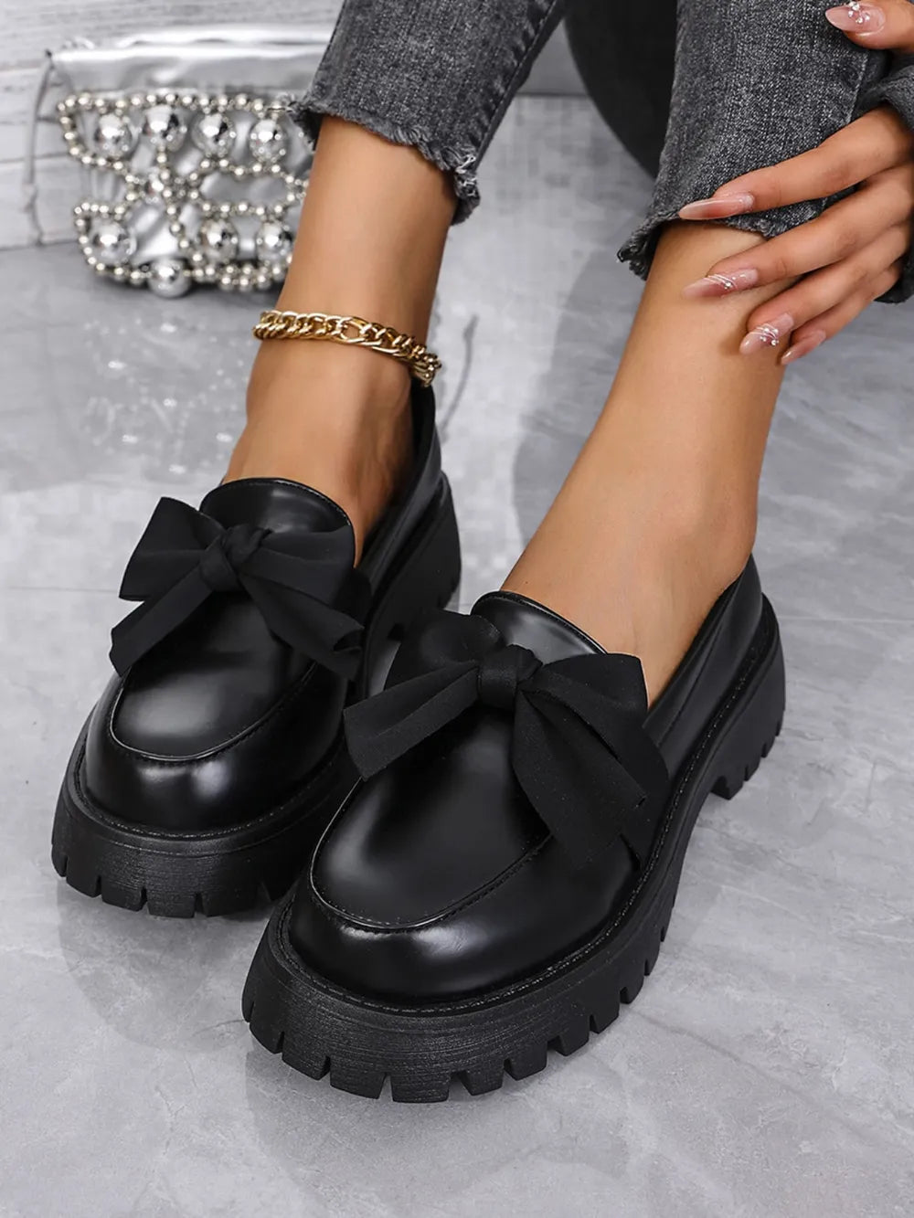 Mocassins à bout rond en similicuir avec nœud