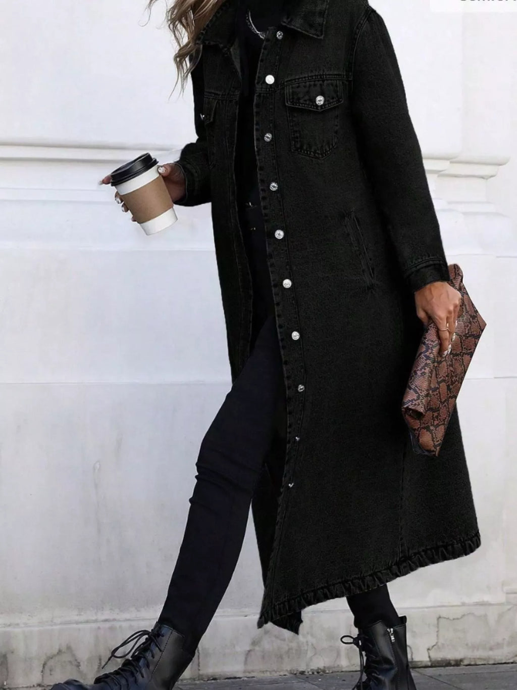 Lange Jeansjacke mit Knopfleiste