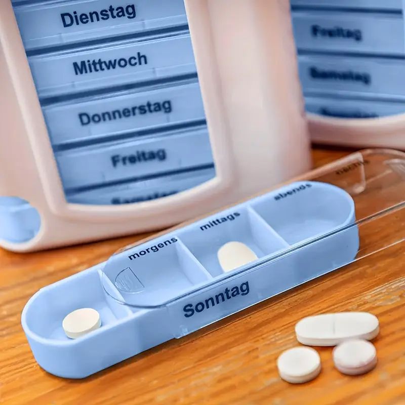 Wöchentlicher Pillen-Organizer mit 28 Fächern – Abnehmbare, versiegelte Medikamenten-Aufbewahrungsbox für Pillen & Süßigkeiten – Weiß/Blau