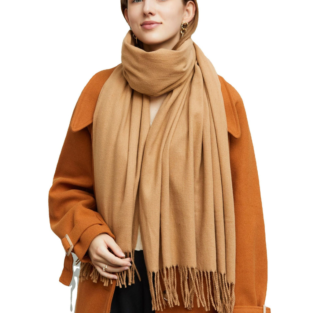Châle chaud en polyester imitation cachemire coréen simple de couleur unie pour la vente en gros, écharpe monochrome longue à pompons, écharpe épaissie