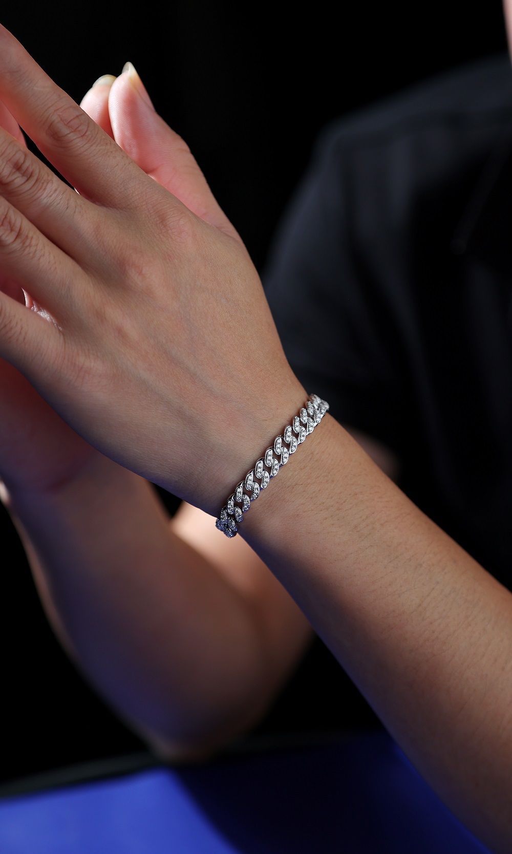 Licht des Glaubens – Ein modisches Armband für Herren, besetzt mit Moissanit, aus Sterlingsilber 925 und Platin-plattiertem Diamanten