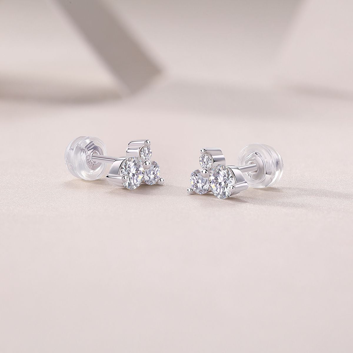 Waves-Set mit Moissanit 0.3 Karat S925 Sterlingsilber und platinbeschichtete Ohrstecker Modeschmuck Silberschmuck