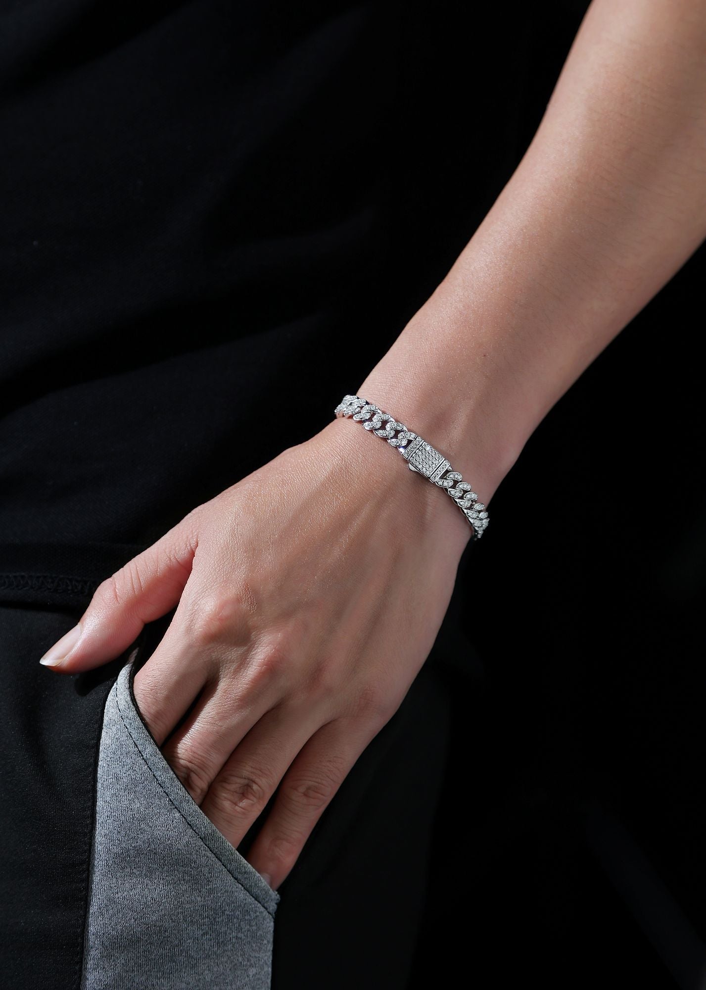 Licht des Glaubens – Ein modisches Armband für Herren, besetzt mit Moissanit, aus Sterlingsilber 925 und Platin-plattiertem Diamanten