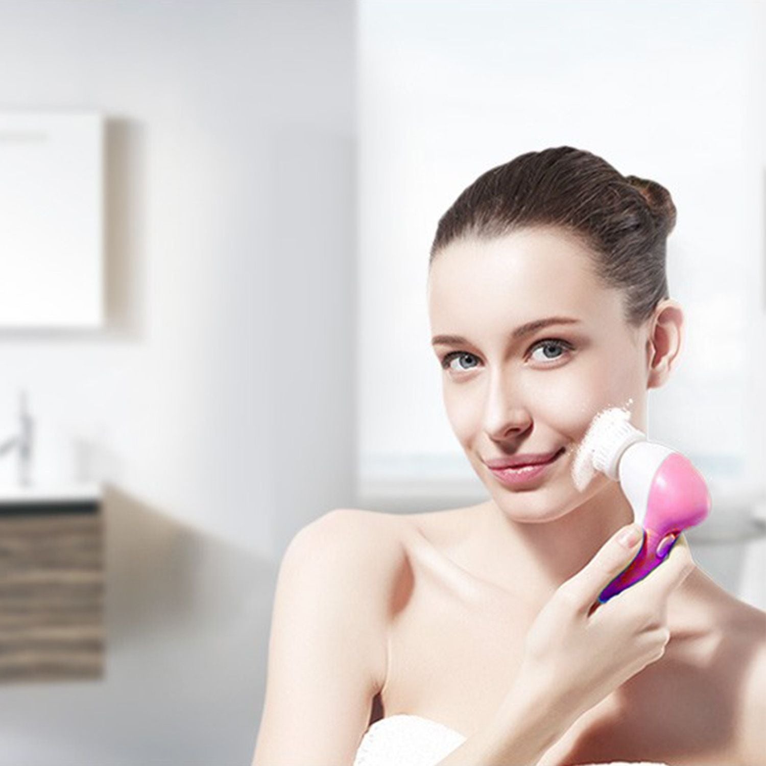Brosse nettoyante visage électrique étanche avec 5 têtes de brosse pour femmes