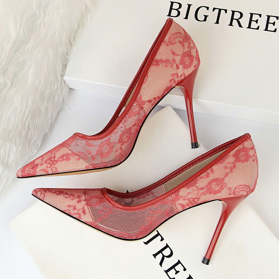 Damenpumps; sexy High Heels; Damenschuhe; Stiletto-Absätze; spitze High Heels; Mesh-Ausschnitte mit Spitzenbesatz