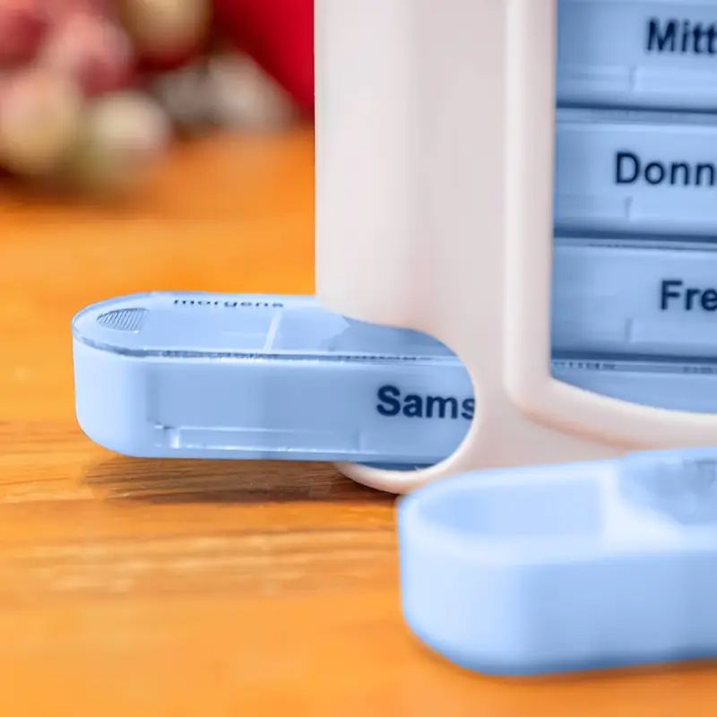 Wöchentlicher Pillen-Organizer mit 28 Fächern – Abnehmbare, versiegelte Medikamenten-Aufbewahrungsbox für Pillen & Süßigkeiten – Weiß/Blau