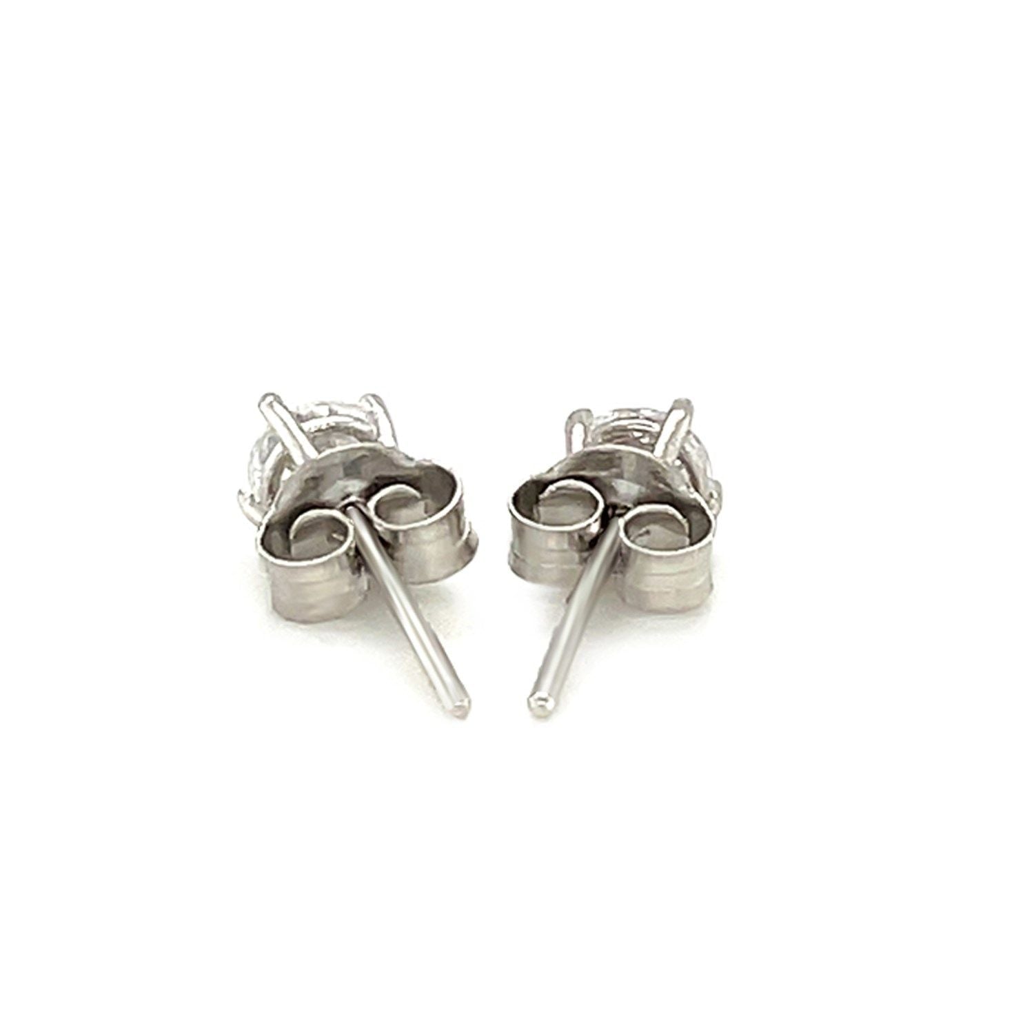 Ohrstecker aus Sterlingsilber mit facettierten weißen Zirkonias (4 mm)