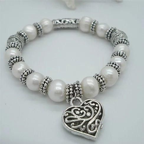 Bezauberndes Herz-Perlen- und Silberarmband