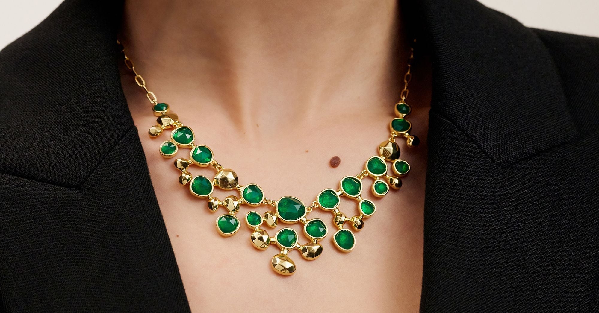 Jane Stone Modeaussage Collier Halskette Vintage Durchbrochenes Lätzchen Kostüm Schmuck