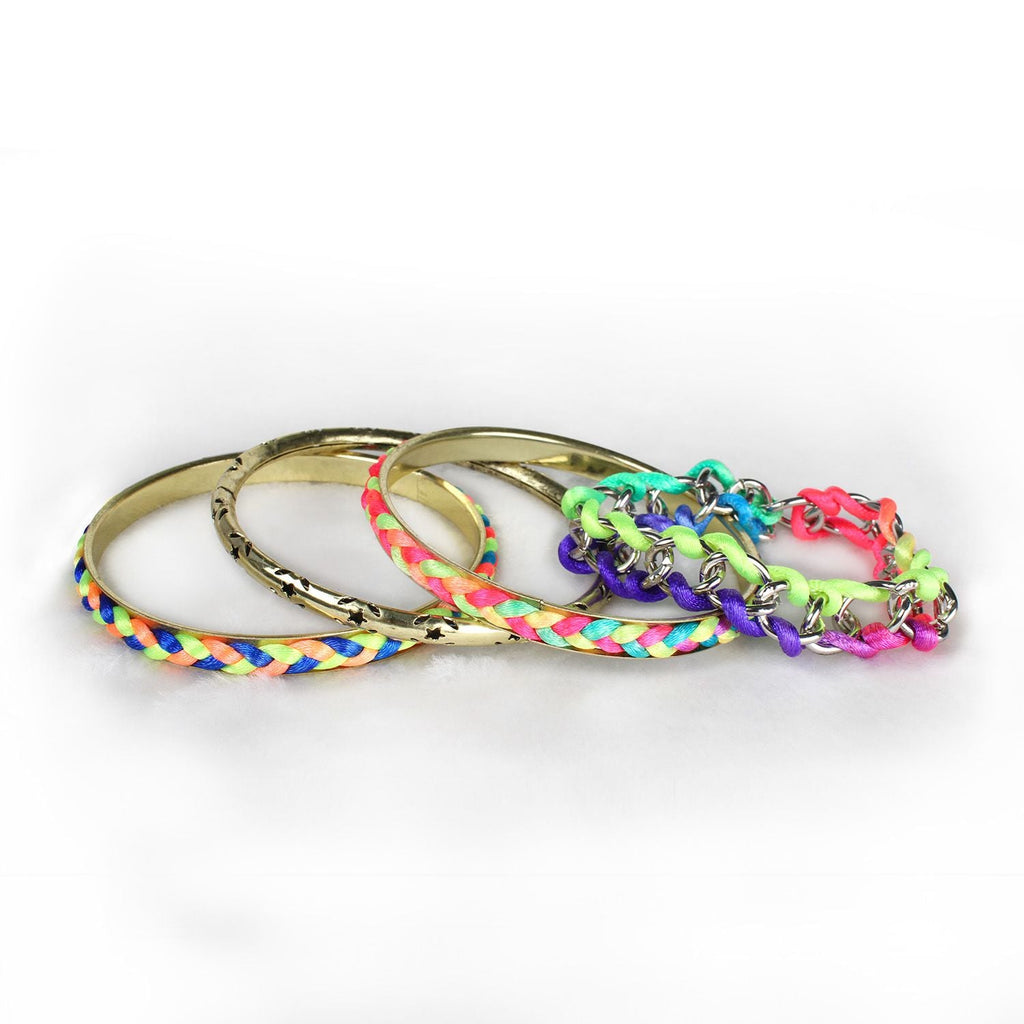 4er-Set bunter gewebter Armbänder aus poliertem Gold