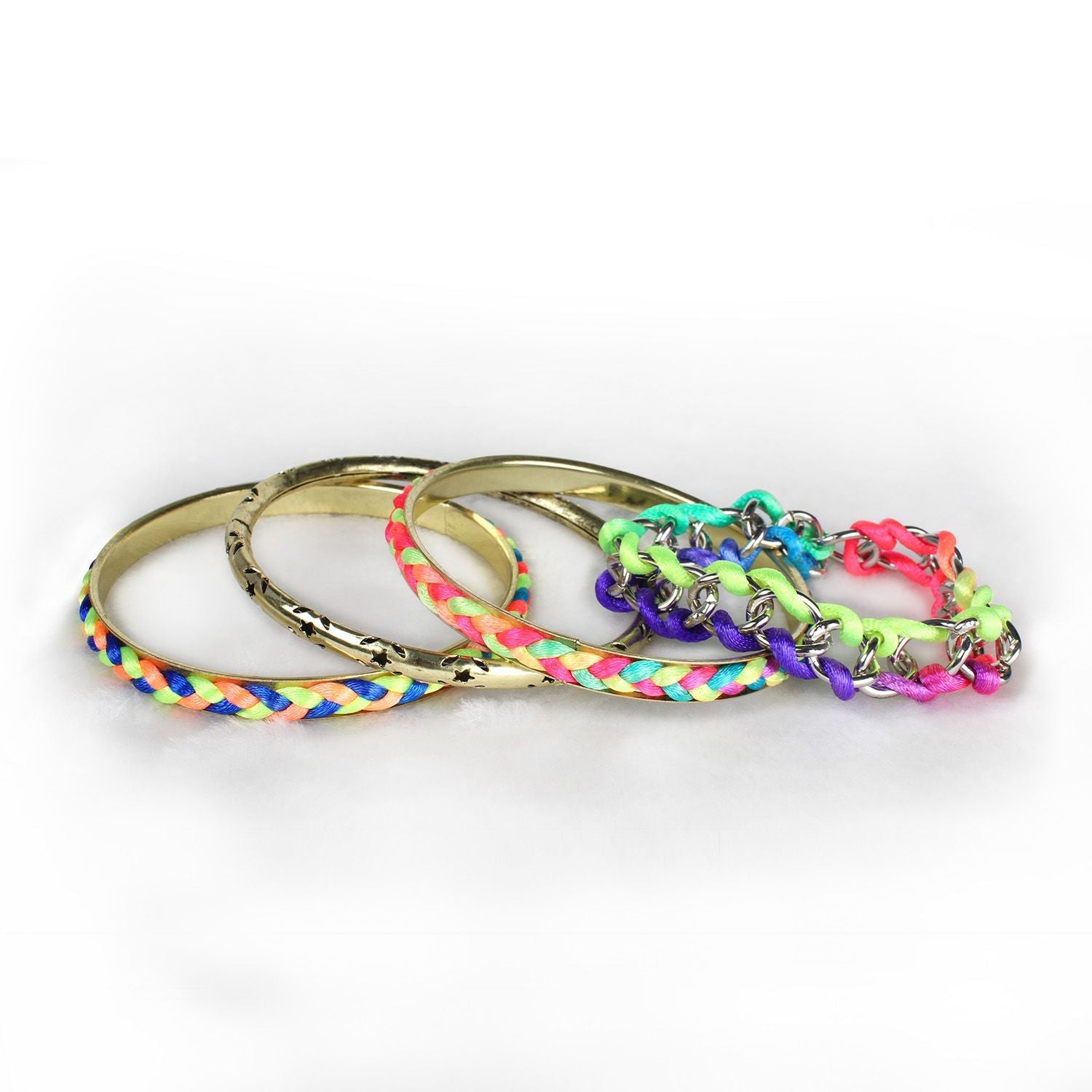 4er-Set bunter gewebter Armbänder aus poliertem Gold
