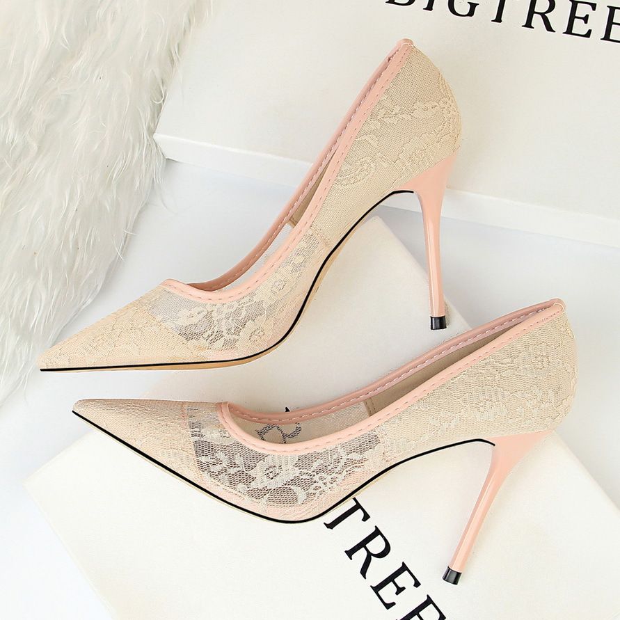 Damenpumps; sexy High Heels; Damenschuhe; Stiletto-Absätze; spitze High Heels; Mesh-Ausschnitte mit Spitzenbesatz