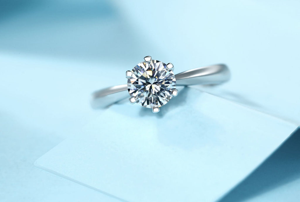 Bague Classique à Six Griffes avec Moissanite 1 Carat 2 Carats 3 Carats 5 Carats en Argent Sterling S925, Bijou Tendance Bague Diamant Classique