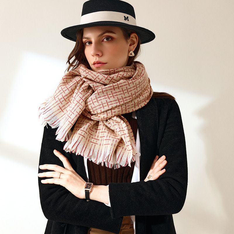 Fabricants vente en gros nouveau style automne et hiver cachemire couleur unie classique glands lignes simples foulard châle femme