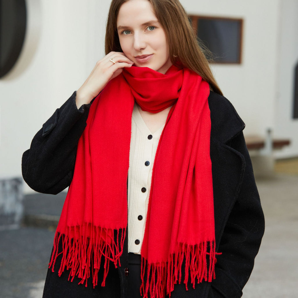 Châle chaud en polyester imitation cachemire coréen simple de couleur unie pour la vente en gros, écharpe monochrome longue à pompons, écharpe épaissie