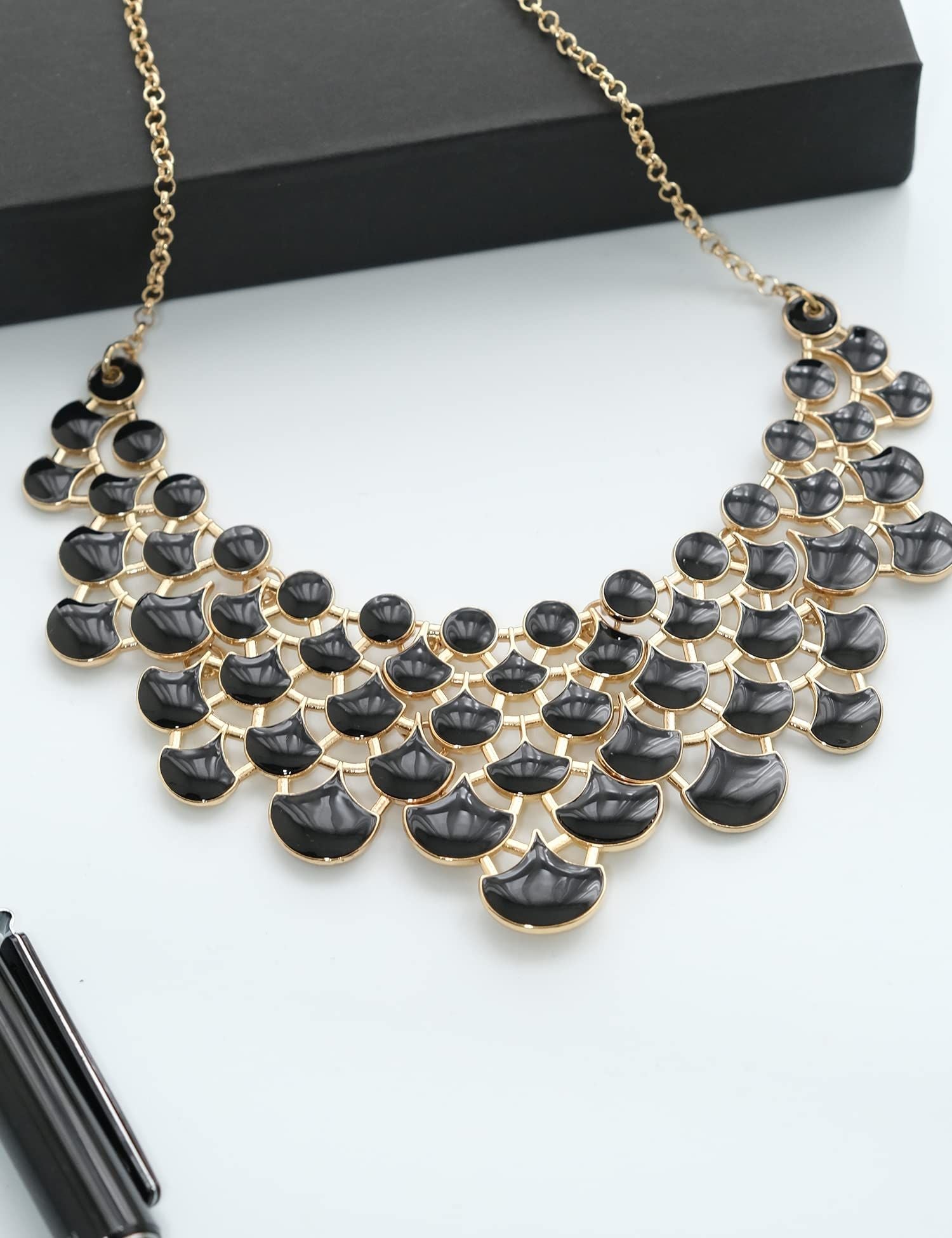 Jane Stone Modeaussage Collier Halskette Vintage Durchbrochenes Lätzchen Kostüm Schmuck