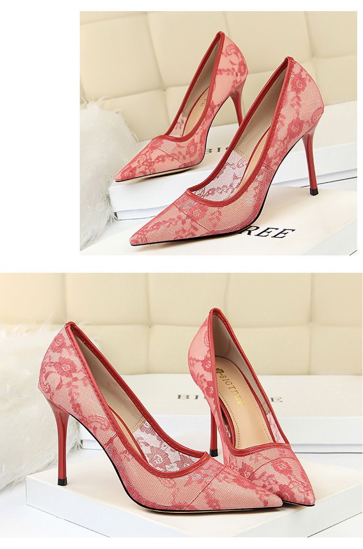 Damenpumps; sexy High Heels; Damenschuhe; Stiletto-Absätze; spitze High Heels; Mesh-Ausschnitte mit Spitzenbesatz