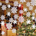 OuMuaMua Winterliche Weihnachts-Schneeflocken-Dekorationen zum Aufhängen, 12 Stück Schneeflocken-Girlande & 12 Stück 3D-glitzernde große weiße Schneeflocken für Weihnachten, Winterwunderland, Feiertage, Neujahrsparty und Heimdekorationen